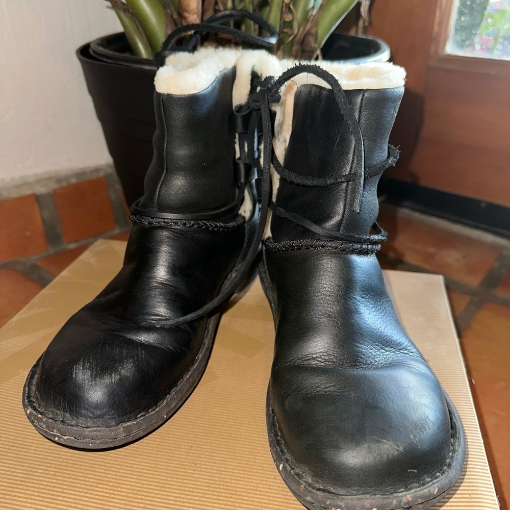 Uggs Size 6 Black Worn 3 times fantastic condition